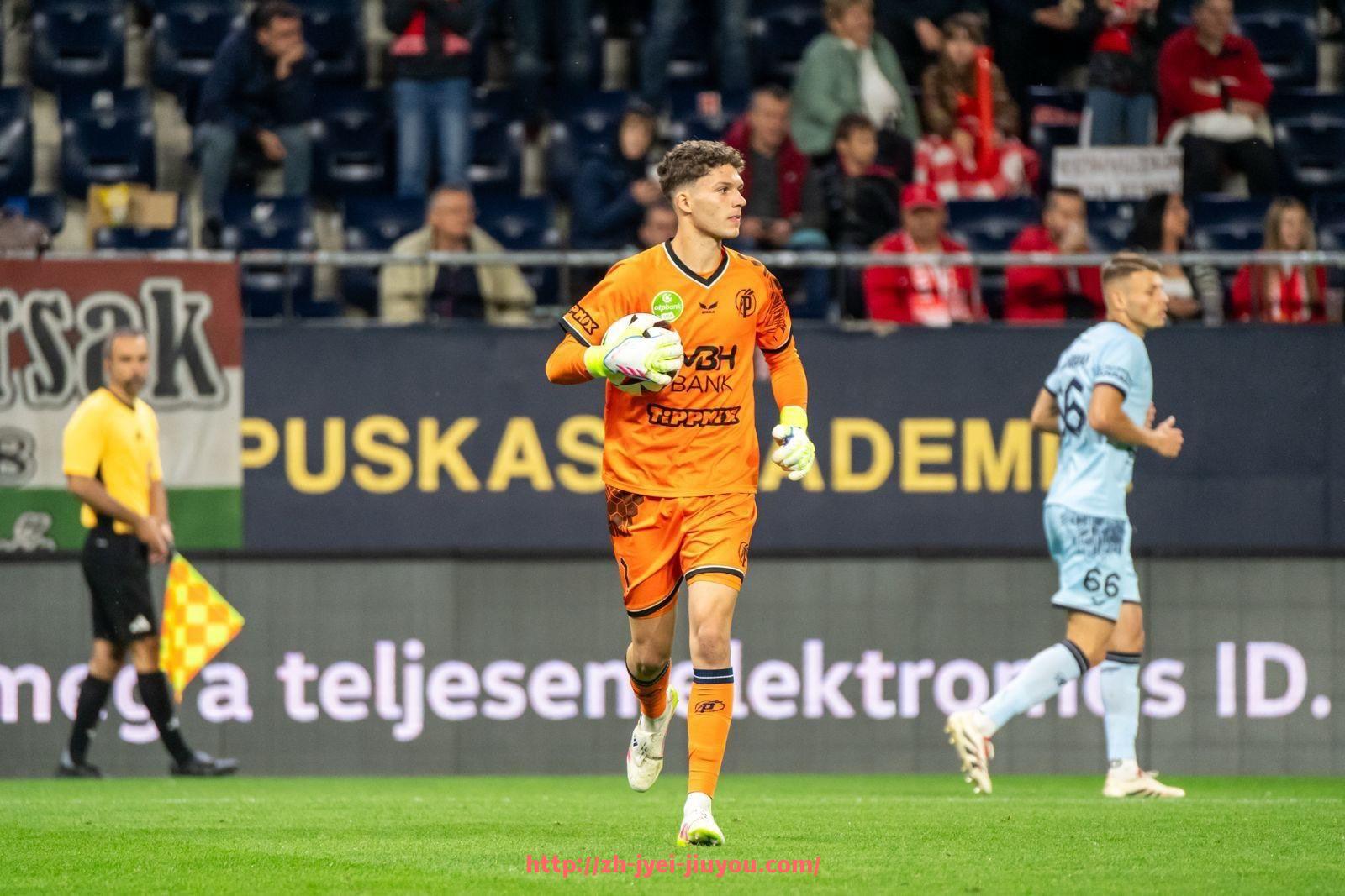 九游jiuyou-世俱杯比赛暂停期间运动员纪律管理方案与违规处理标准